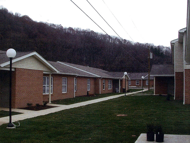 Hill View Three Bedroom Apartment Fairview, LLC